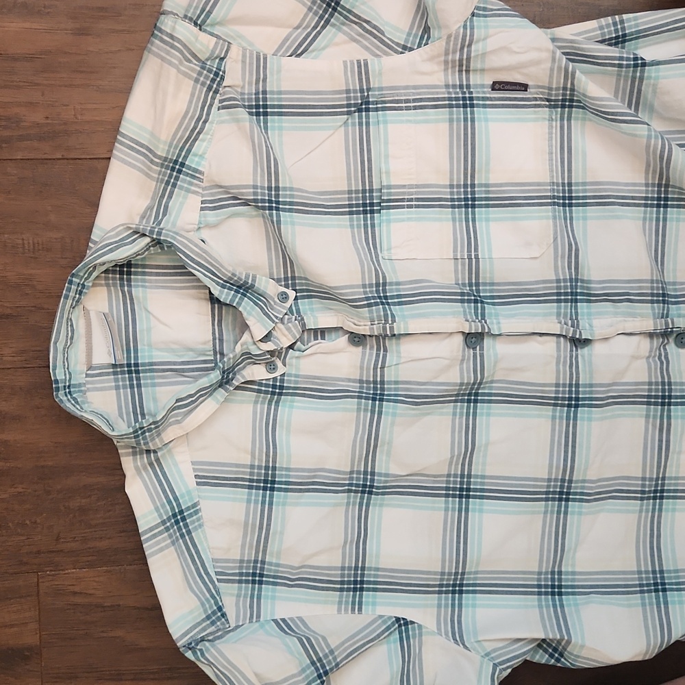 Large Columbia Button-up - Picture 2 of 4